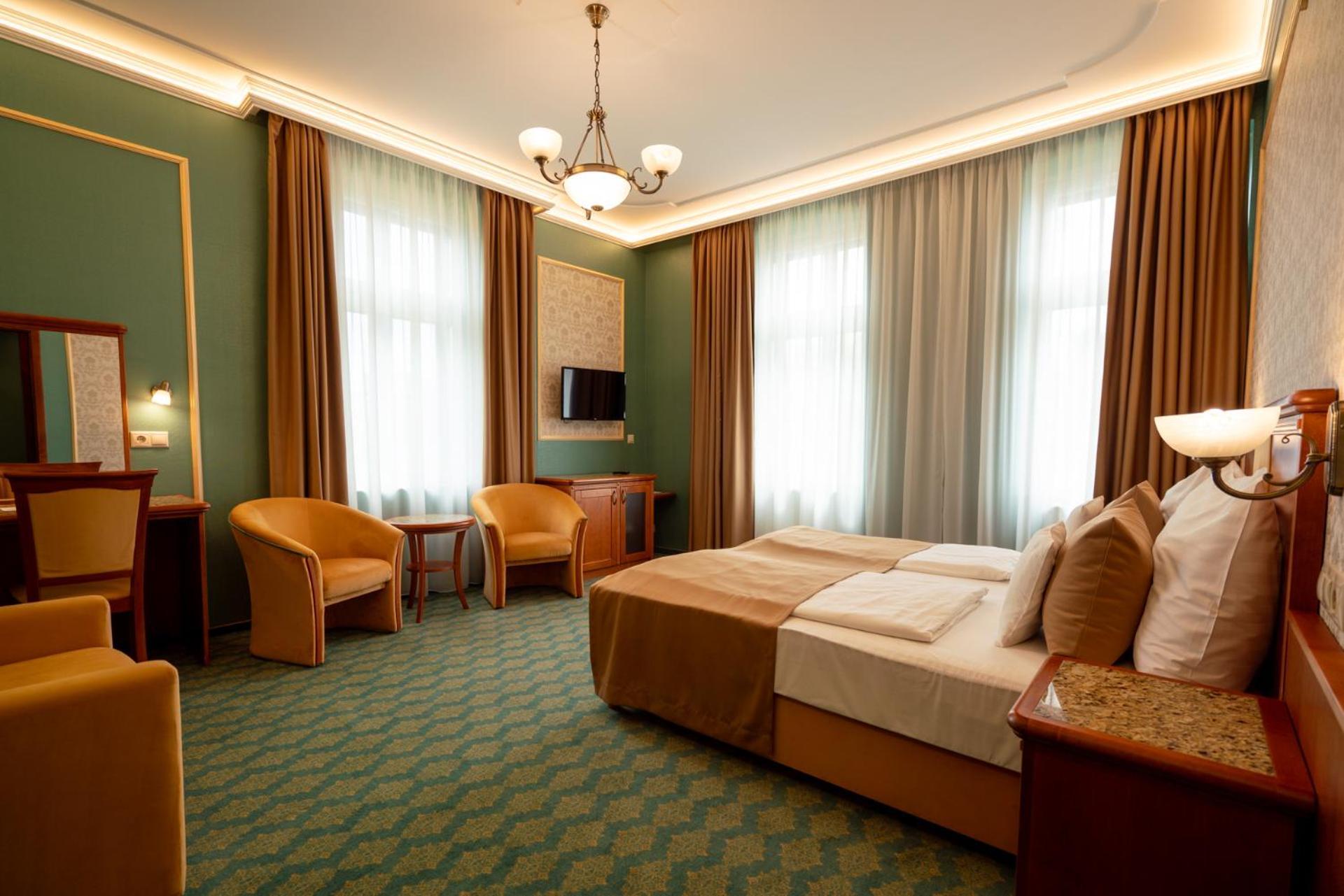 Elizabeth Hotel Gyula Extérieur photo